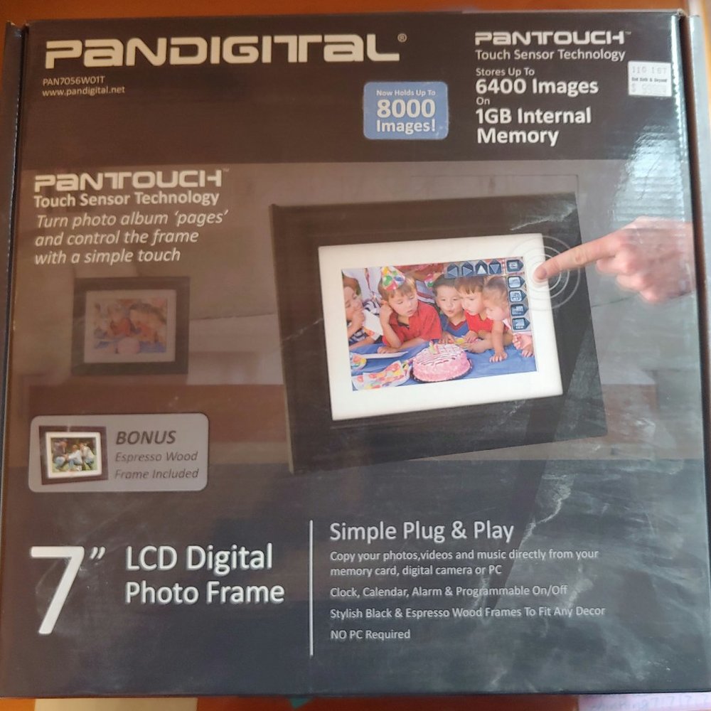 7in LCD Digital Picture Frame by Pandigital